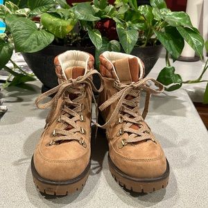 True Craft sz 9 Suede and Cloth Outside Lace Up Hiking Boots
